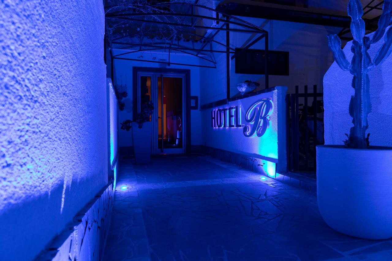 ויבו ואלנטיה מרינה Hotel Barbieri מראה חיצוני תמונה